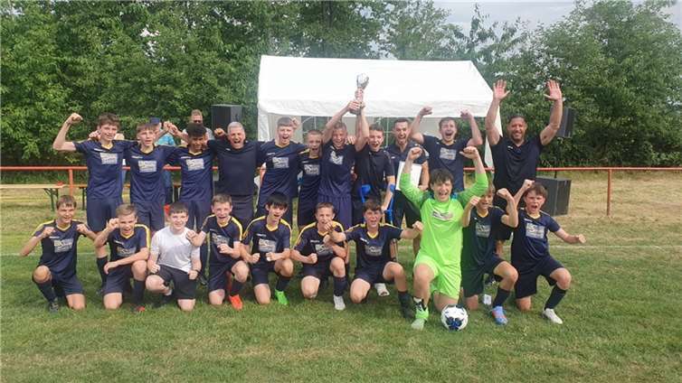 Die glorreichen „Doublesieger“ der JSG Mosel-Hunsrück. Quelle: JSG Mosel-Hunsrück