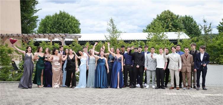 Die glücklichen Abiturientinnen und Abiturienten. Foto: privat