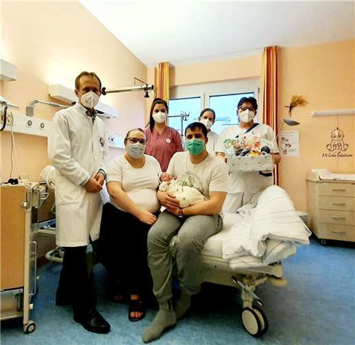 Die glücklichen Eltern mit ihrer Ella Maria. Foto: Privat