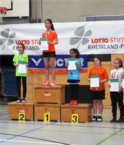 Die glücklichen Gewinnerinnen der Altersklasse U13 beim 1. Viktor Nachwuchsturnier. privat