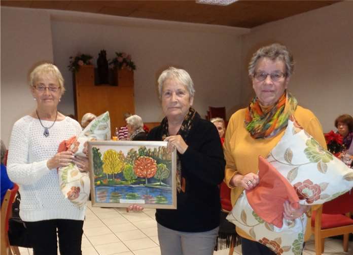 Die glücklichen Gewinnerinnen der Hauptpreise: Sofia Roth, Edith Geilen und Resi Andres