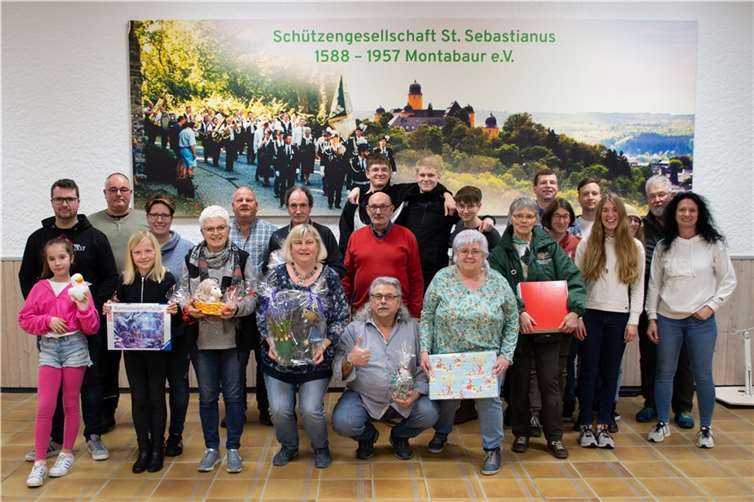 Die glücklichen Sieger vom Ostereierschießen 2023 in Montabaur.  Foto: privat