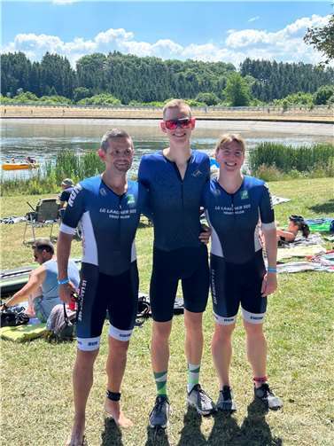 Die glücklichen Triathleten am Freilinger See. (v.l.) Michael Krämer, Jan Klapperich und Saskia Alflen.  Foto: LG Laacher See