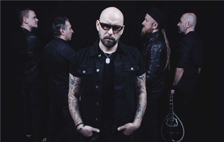 Die griechische Laute Bouzouki ist das Alleinstellungsmerkmal der fünfköpfigen Band. Foto: privat