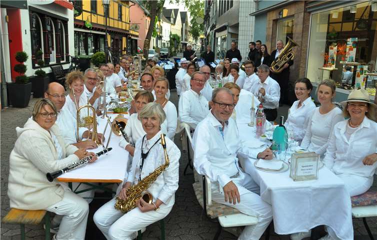 Die größte Gruppe stellten in diesem Jahr die Musiker der Fidelia Wormersdorf, die mit ihren Blasinstrumenten neben dem Wohlgeschmack auch für Wohlklang sorgten. privat