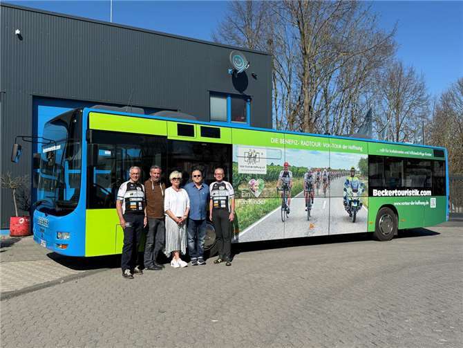 Die größte privat organisierte Benefiz-Radaktion in Rheinland-Pfalz, welche Anfang Juli zum 28. Mal rollen wird und sich für krebskranke und hilfsbedürftige Kinder und deren Familien einsetzt, ist nun auch über ein solch aufmerksamkeitsstarkes Branding sehr sichtbar.Foto: VOR-TOUR der Hoffnung e. V.