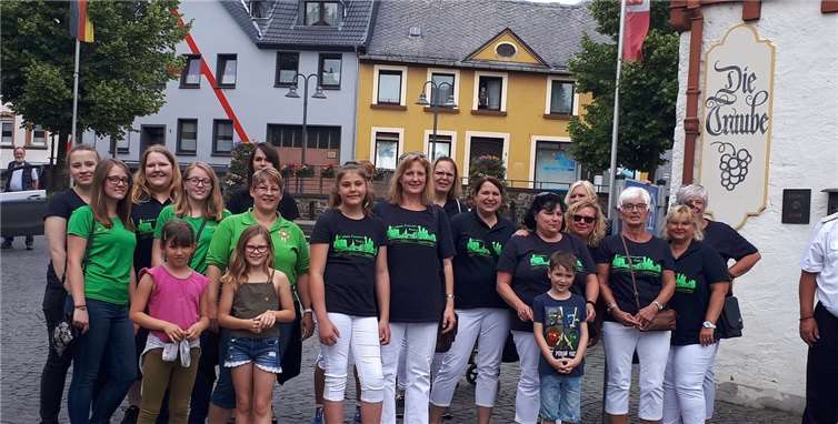 Die große Abordnug beim Kirmesumzug. Fotos: privat