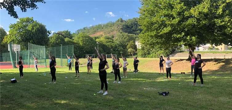 Die große CCO-Tanzgarde verlegte in Corona-Zeiten ihr Training ins Freie. Es war zwar schön, aber doch irgendwie anders.Foto: privat