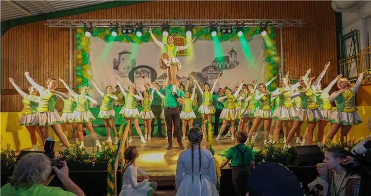 Die große Garde von Grün-Gelb Fritzdorf legte beachtliche Tänze auf’s Parkett. Fotos: CEW