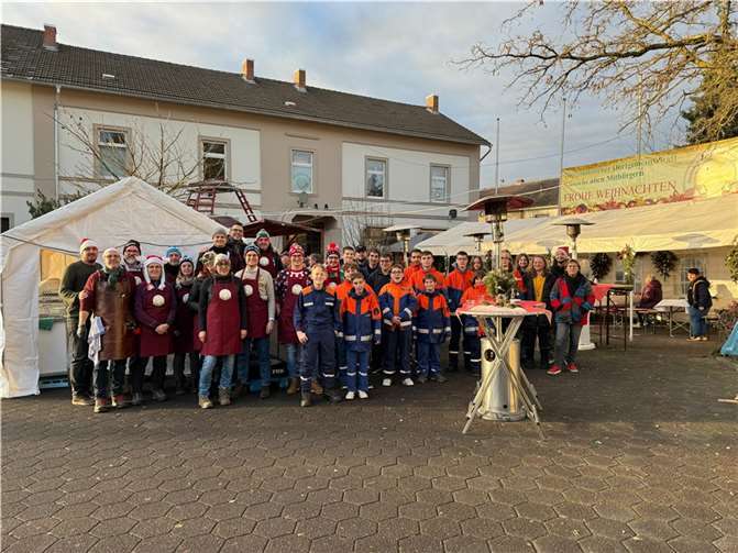 Die große Helferschar.  Fotos: privat