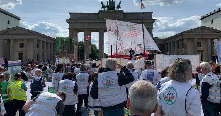 Die große Kundgebung am Brandenburger Tor.