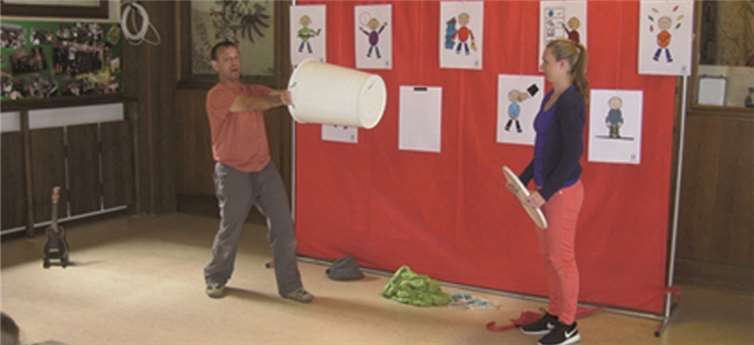 Die große „Nein- Tonne“ - den Kindern wurde das NEIN-sagen vermittelt. Hintergrund ist die Prävention vor Missbrauch.Privat