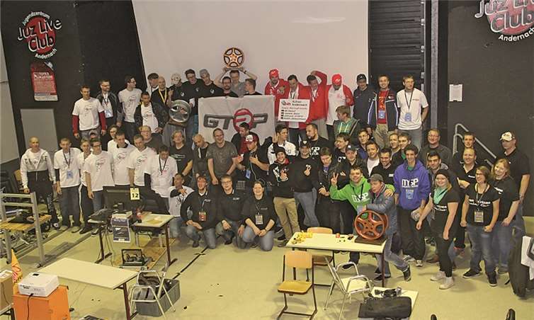 24 Stunden durch die virtuelle Grüne Hölle Die große Siegerehrung des 24h GT5 LAN Rennens des GTRC Andernach.privat