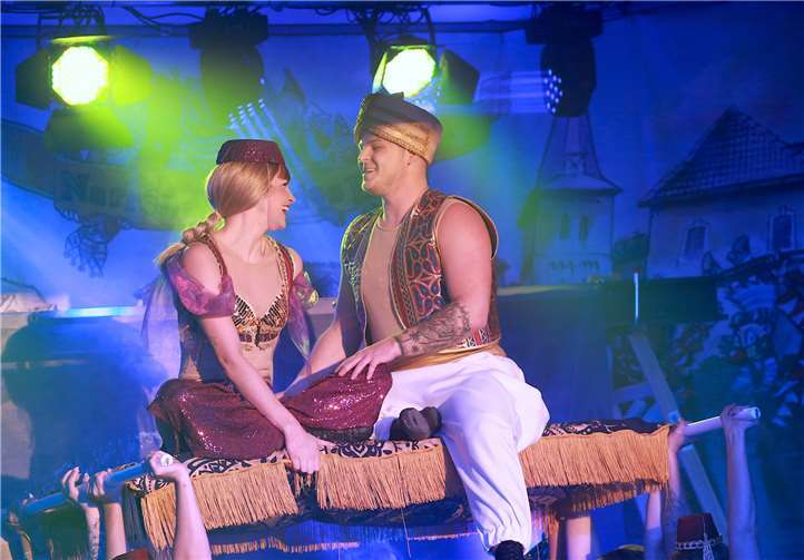 Tanzsportlicher Jahresauftakt zieht Vereine aus der ganzen Region nach Hausen Die große musicalähnliche Disney-Show der Naunheimer Showtanzgruppe begeisterte jeden!