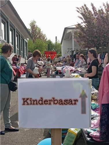 Die großen und kleinen Schätze wurden an rund 35 Verkaufsständen angeboten. Foto: privat