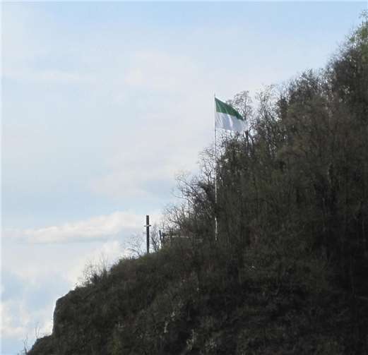 Die grün-weiße Fahne wird am 17. April gewechselt.  Foto: Bürgerverein Ariendorf