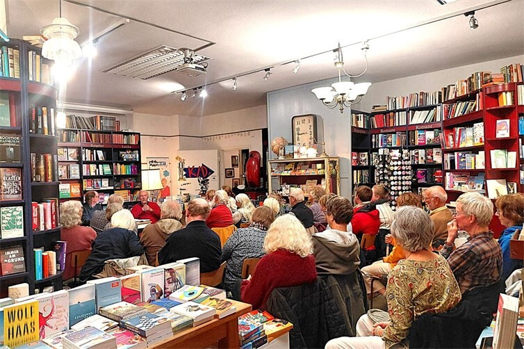 Die gut besuchte Veranstaltung in der Buchhandlung Geber, Remagen 