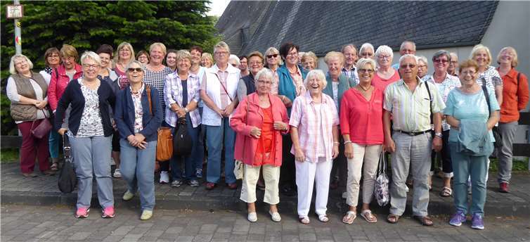 Die gut gelaunte Reisegruppe am Abend eines ereignisreichen Tages.privat