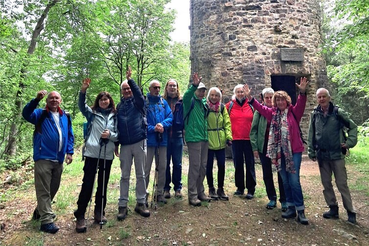 Die gut gelaunte Wandergruppe am Etappenziel