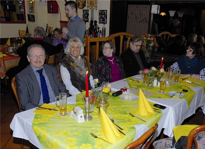 Die gut gelaunten Ehrenmitglieder des Funkencorps.  Privat