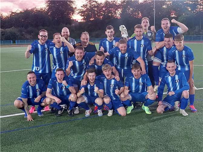 Die gute Laune der Akteure des SV Ochtendung macht deutlich, dass sie beim 3:0-Erfolg über die DJK Plaidt II nie einen Zweifel am Sieger aufkommen ließen. Foto: privat