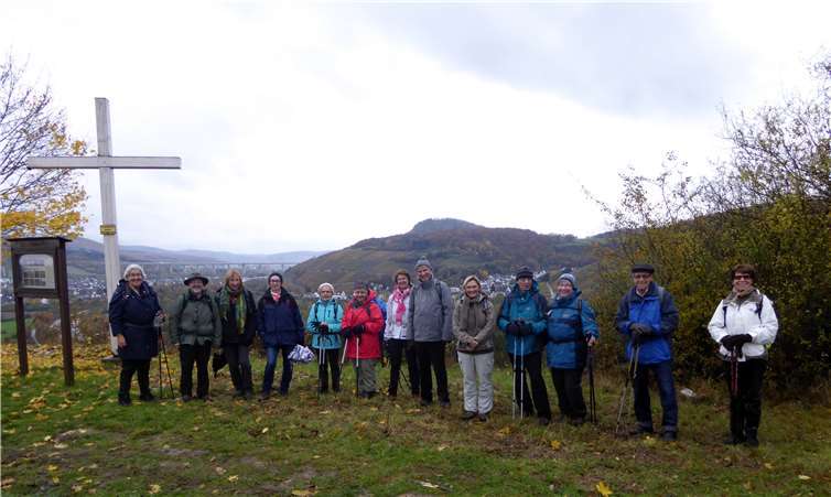 Die gutgelaunten Wanderfreunde an der Ehlinger Leyprivat