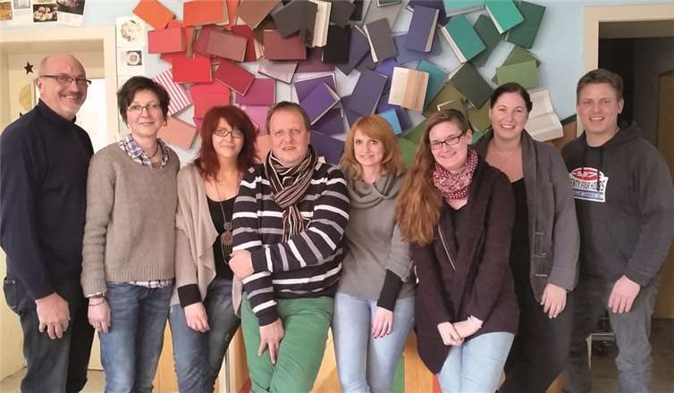 Die hauptamtlichen Mitarbeiter der Offenen Jugendarbeit freuen sich auf eine spannende „Kult-Tour 2015!“ (v.l.): Jürgen Schwarzmenn (Adenau), Ane Masen (Brohltal), Annette Gies (Bad Neuenahr-Ahrweiler), Werner Söller (Altenahr), Andrea Bäro (Bad Breisig), Britta Jelken (Remagen), Patrick Book (Sinzig).privat