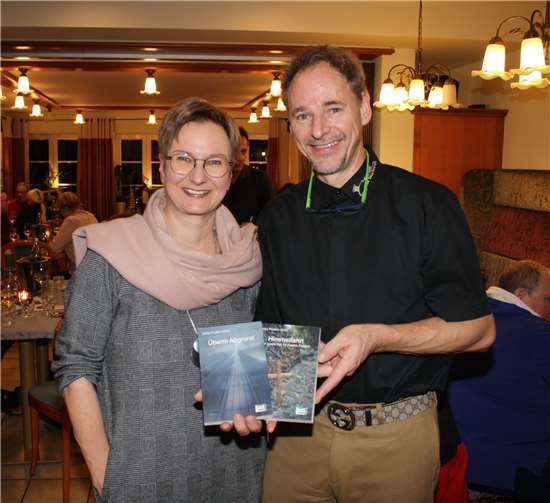 Die heimische Krimiautorin Ulrike Platten-Wirtz stellte im Germania ihren neuen Kriminalroman „Himmelfahrt“ vor.Fotos: TE