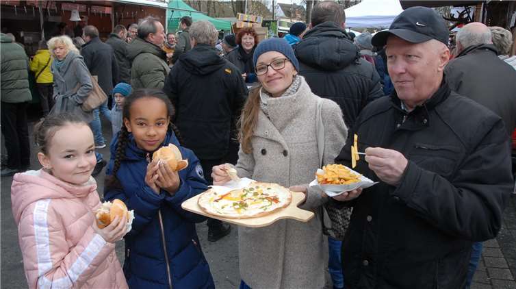 Die herzhaften Flammkuchen und Wildspezialitätenwaren der Renner im kulinarischen Teil des Marktes.