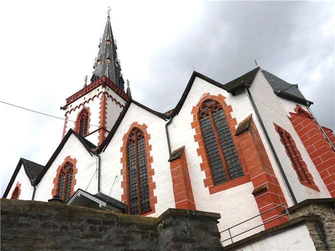 Die historisch bedeutende Pfarrkirche St. Martin im Ortsteil Ediger wurde als einsturzgefährdet eingestuft und soll nun zeitnah restauriert werden. Fotos: TE