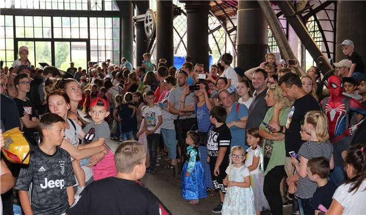 Die historische Gießhalle der Sayner Hütte platzte aus allen Nähten.
