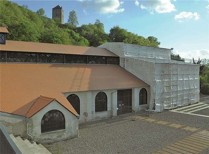 Die historische Gießhalle wird zurzeit an der berühmten Westfassade saniert. Thomas Naethe