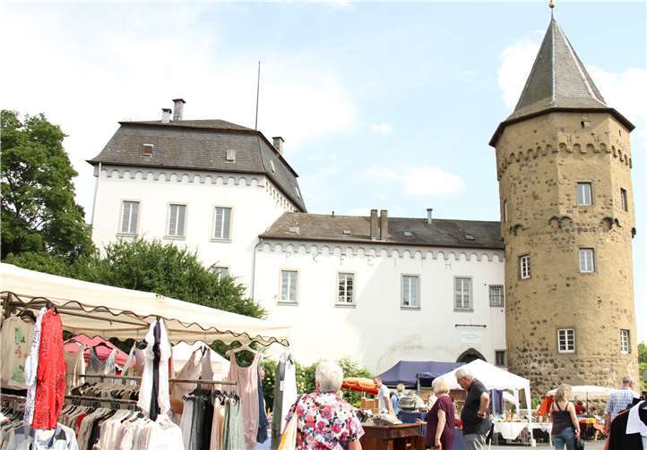 Die historische Kulisse der Burg bot dem Antik- und Trödelmarkt mal wieder einen wunderbaren Rahmen.