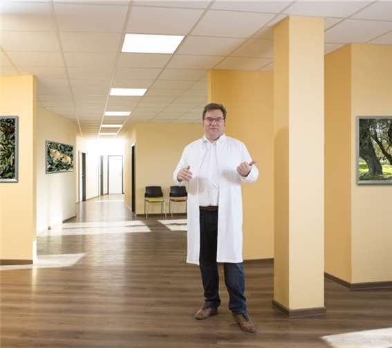 Die hochmodern ausgestattete Praxis von Bauherr Dr. med. Landers im 1. Obergeschoss, bietet den Patienten absolutes Wohlfühlambiente.