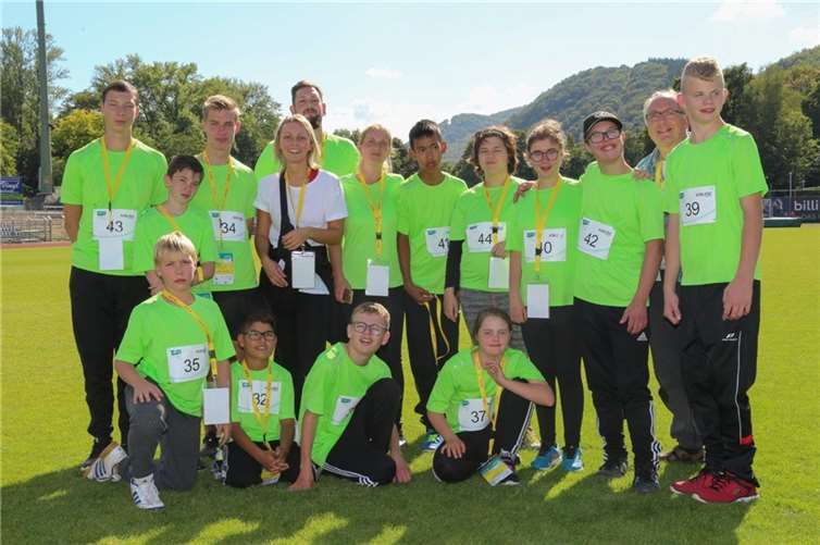 Die hochmotivierten Sportler und Sportlerinnen der Genoveva-Schule mit ihren Trainern.  Fotos: privat