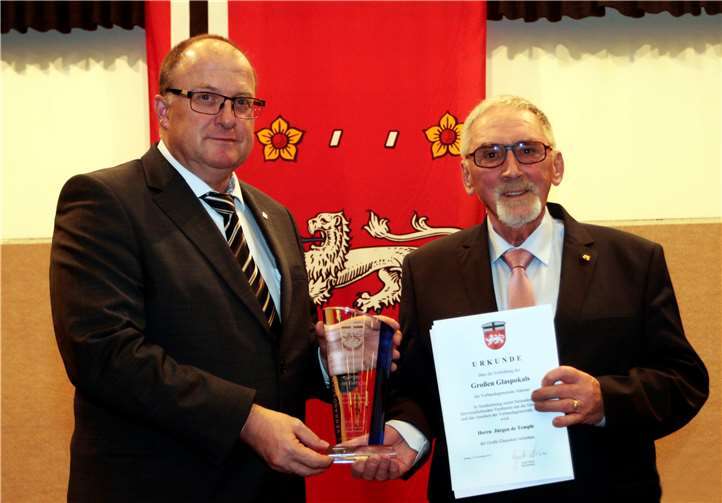 Die höchste Auszeichnung für sein langjähriges kommunales Engagement erhielt Jürgen de Temple.