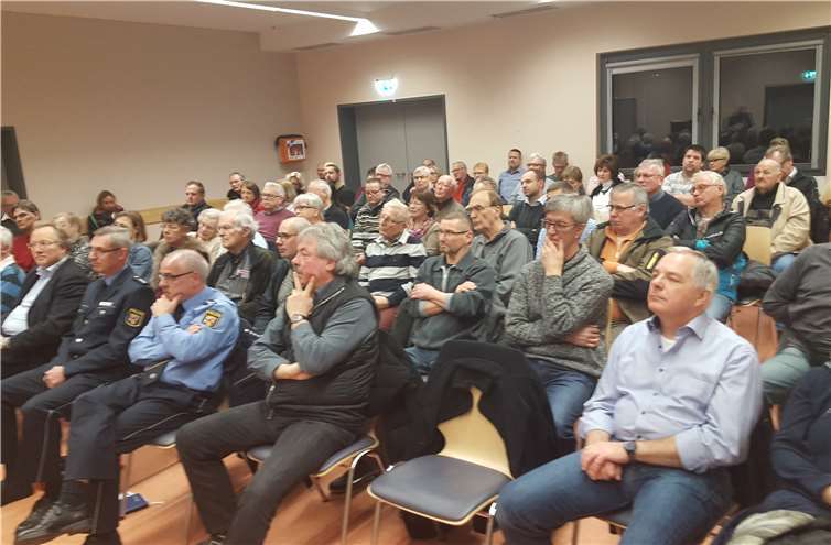 Die hohe Zahl der Teilnehmer zeigte, dass viele Ockenfelser Bürger die Thematik für dringlich halten.