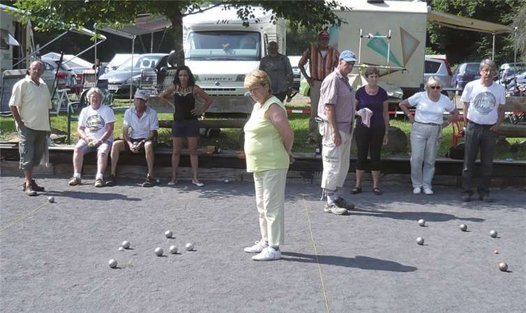Die holländischen und deutschen Bouler beim Spiel. Privat