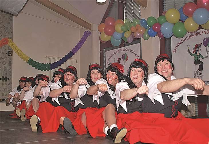 Die hübschen „Piratinnen“ zeigten einen starken Tanz und überzeugten im „Männerballett“ auch die Frauen im Publikum von ihrer Anmut.