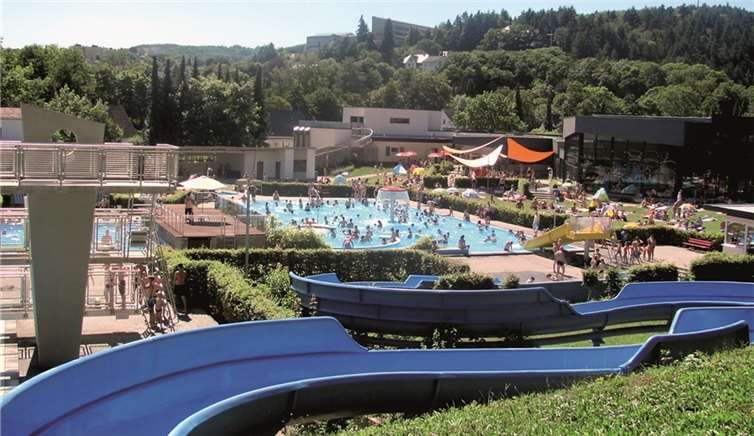 Die ideale Abkühlung bei schönem Sommerwetter - das Nettebad in Mayen. Stadtwerke Mayen