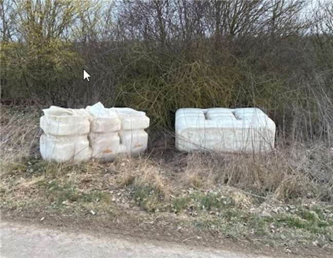 Die illegal entsorgen Öltanks.Foto: Polizei Mayen