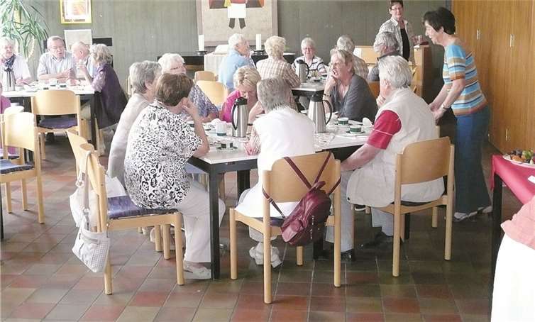 Die im Rahmen der Dorfmoderation Melsbach gebildete Arbeitsgemeinschaft „Alt sein und alt werden in Melsbach“ hatte Ende August die Melsbacher Senioren zu einem Frühstück in das evangelische Gemeindezentrum eingeladen.Privat