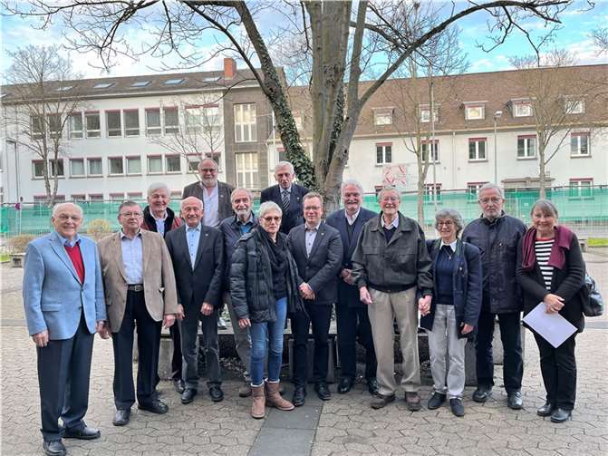 Die im Rahmen der Mitgliederversammlung geehrten Vereinsmitglieder.  Foto: GTRVN