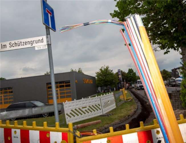 Die im Schützengrund verlegten Glasfaserleitungen bieten Bandbreiten von 250 Mbit/s und mehr. Da sich der Datenverkehr enorm erhöht hat, ist Glasfaser die Technik der Zukunft.Foto: SWN