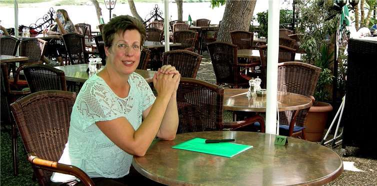 Die in Vallendar ansässige Autorin Jeanette Lagall liest aus ihrer Trilogie „Die Reise des Karneolvogels".privat