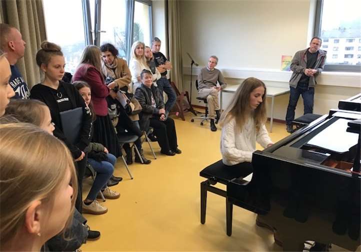 Die interessierten Gäste waren beeindruckt von dem Können der Schülerinnen und Schüler des LMG. LMG