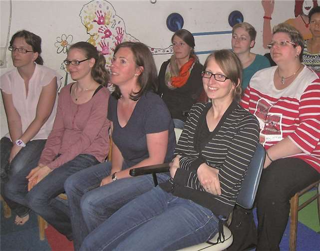 Die interessierten Teilnehmerinnen stellten den Dozenten zahlreiche Fragen. privat