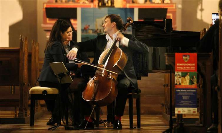 Die international gefeierten Solisten Benedict Kloeckner und Sophie Pacini.