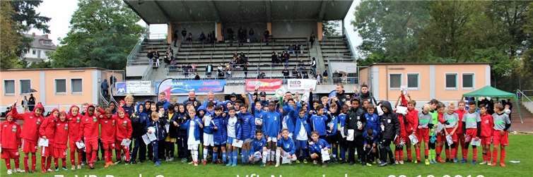 Die internationale Truppe des VFL Neuwied beim Vito-Cup in Remagen.Foto: