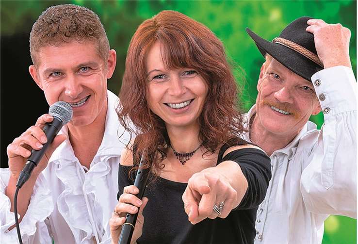 Die irische Folk-Gruppe „Woodwind & Steel“ mit Ed O’Casey, Ann O’Casey und Matt McGuire.privat